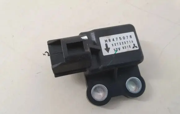Mitsubishi Outlander Airbag deployment crash/impact sensor MR475078
