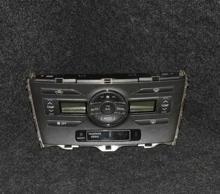 Toyota Auris 150 Interior fan control switch 5590002230B