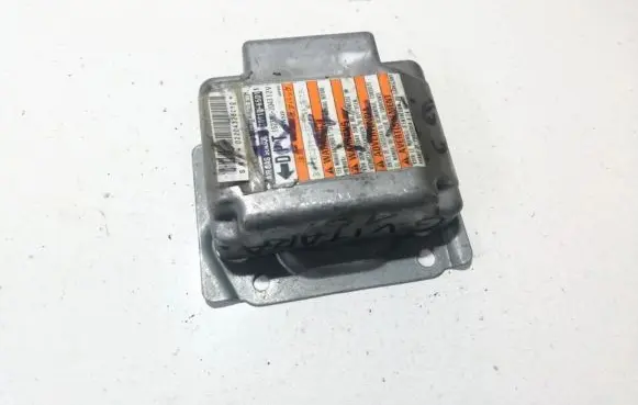 Suzuki Grand Vitara I Airbag control unit/module 3891065d11 38910-65d11