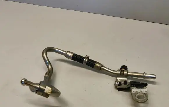 Fuel injector supply line/pipe
