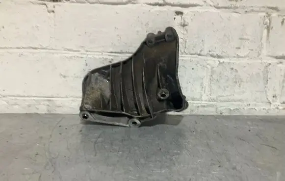 BMW 5 E60 E61 A/C compressor mount bracket 7558854