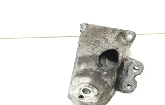 Lexus IS 220D-250-350 Engine mounting bracket