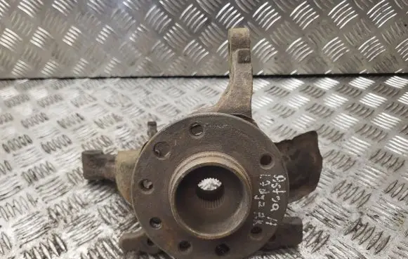 Opel Astra H Front wheel hub 161742911