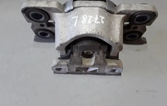 Volvo XC70 Gearbox mount 31316876