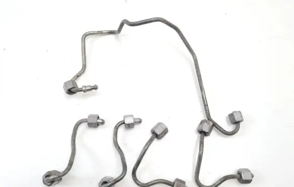 Toyota Verso Fuel injector supply line/pipe 