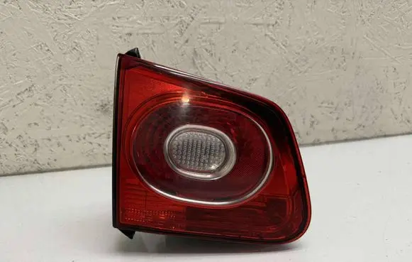 Tailgate rear/tail lights