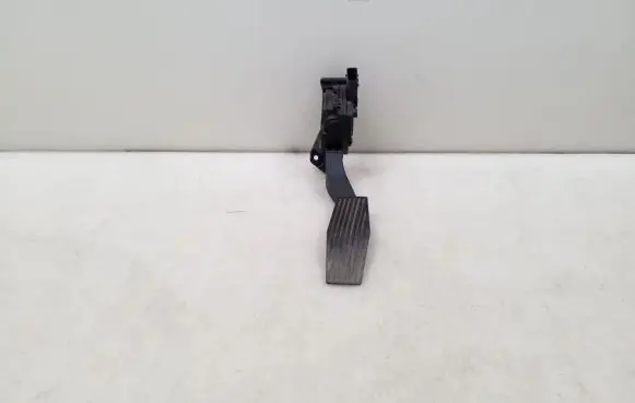 Opel Insignia A Accelerator throttle pedal 13237352