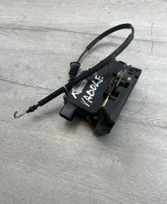 Volkswagen New Beetle Front door lock 113689