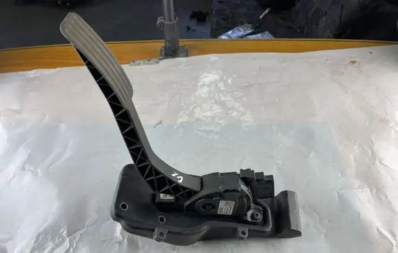 Jaguar XJ X351 Accelerator throttle pedal 9X239F832BA 6PV00969803 AW939F836
