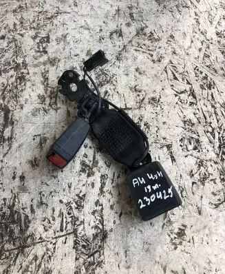 Audi A4 S4 B9 Rear seatbelt buckle 8w0857739