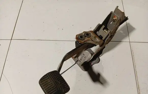 Nissan Primera Clutch pedal 