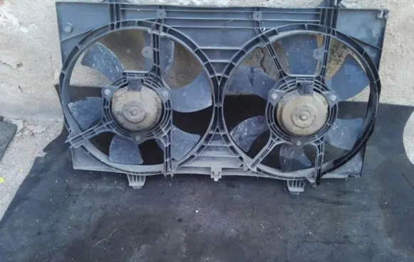 Nissan Almera Tino Radiator cooling fan shroud