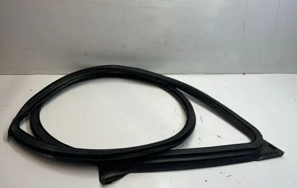 Maserati Levante Front door rubber seal 670032870