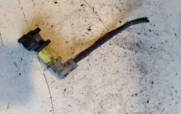 Toyota Yaris Vacuum valve 9098012490