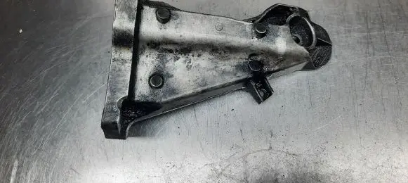 BMW 5 E60 E61 Engine mounting bracket