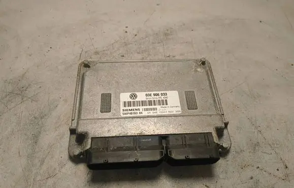Skoda Fabia Mk2 (5J) Engine control unit/module 03E906033 5WP4016304 3PE4340