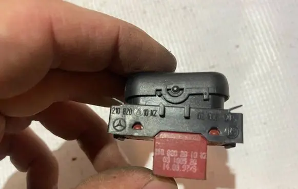 Traction control (ASR) switch