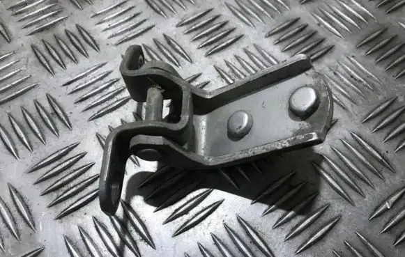 Toyota Avensis T220 Rear door lower hinge