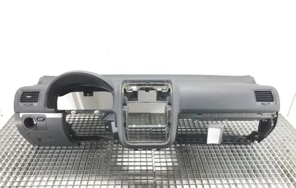 Volkswagen Golf V Dashboard 