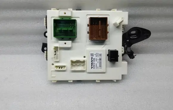 Volvo XC40 Engine control unit/module 32268107 00502622 70580520