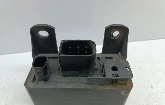 Mercedes-Benz E W211 Glow plug pre-heat relay 0255452832