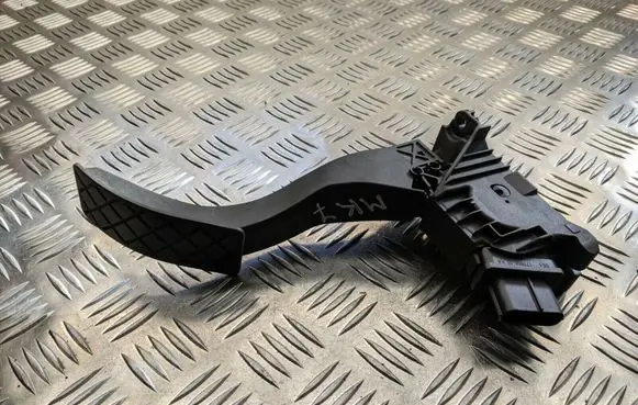 Volkswagen Golf VII Accelerator throttle pedal 5Q1723503F 6PV01062101