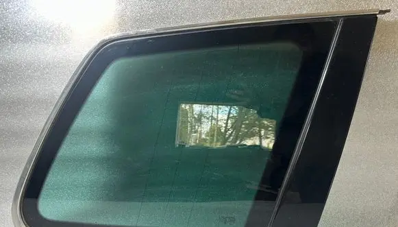 Volkswagen Touareg I Rear side window 7L6845298EH 7L6845298 7L6853996