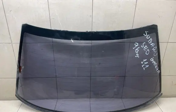 Subaru Impreza I Rear windscreen/windshield window 