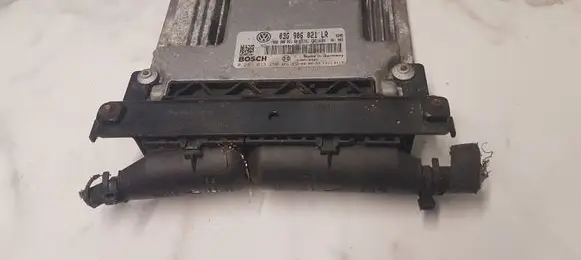 Volkswagen PASSAT B6 Engine control unit/module 03G906021 0281013260