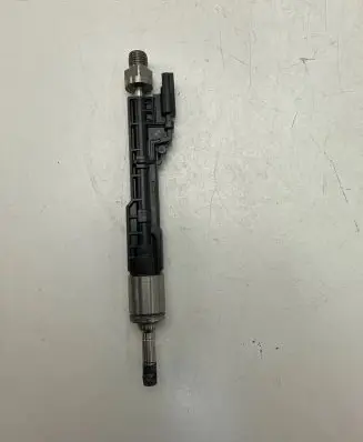 BMW 2 F22 F23 Fuel injector 7645960