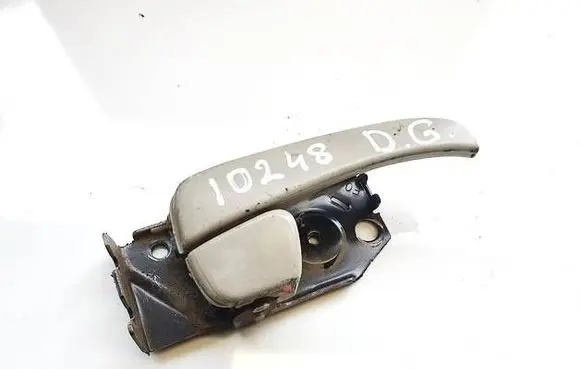 Hyundai Trajet Rear door interior handle