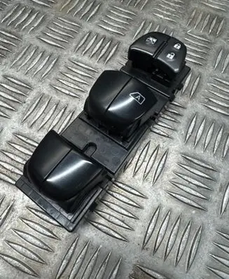 Nissan X-Trail T32 Electric window control switch 