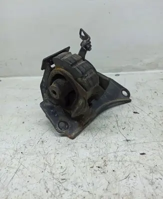 Toyota Avensis T250 Engine mount bracket