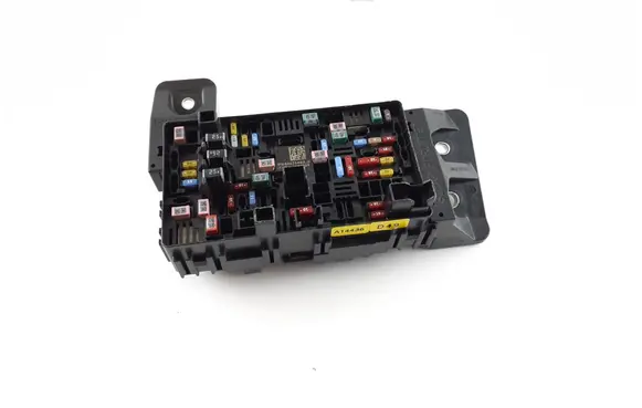 Dodge RAM Fuse module 68467641AA P68467641AA