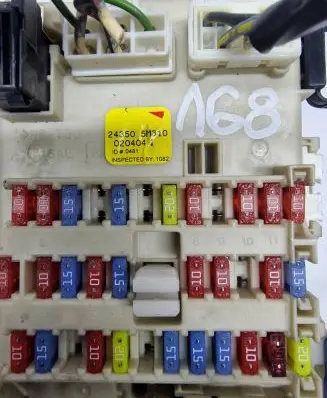 Nissan Almera Tino Fuse module 243505M310