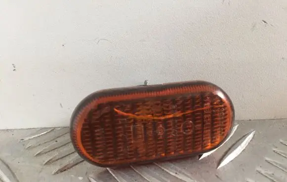 Renault Scenic I Front fender indicator light 7700822136