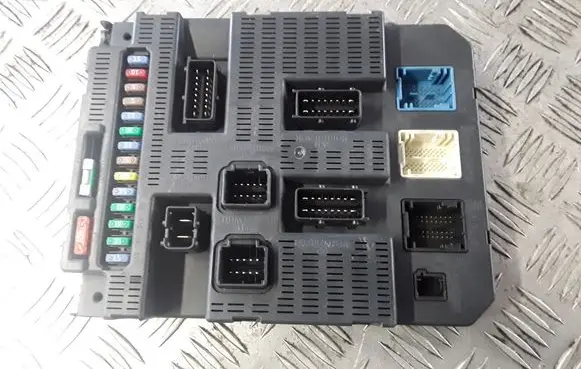 Peugeot 308 Comfort/convenience module 9663798180