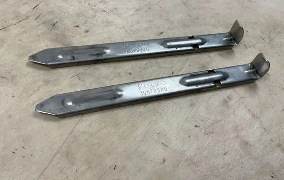 Volvo S80 Headlight/headlamp mounting bracket 30678340