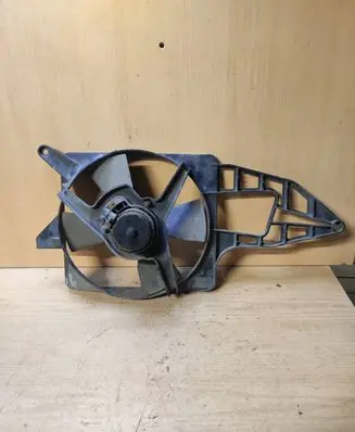 Opel Corsa B Radiator cooling fan shroud 000071954 009129090