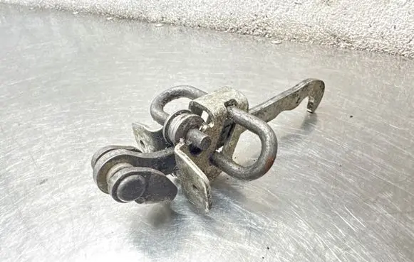 Opel Corsa C Front door check strap stopper 24413388
