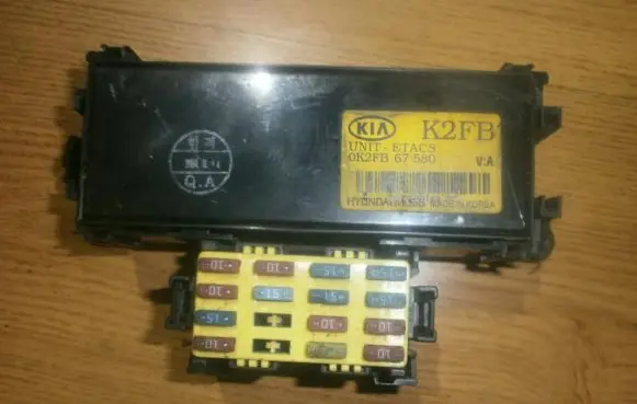 KIA Carens I Fuse box set ok2fb67580