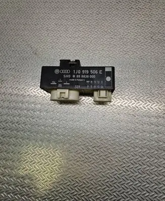 Volkswagen Golf IV Coolant fan relay 1J0919506E 898838000