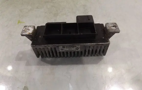 Renault Scenic III - Grand scenic III Glow plug pre-heat relay 8200558438A
