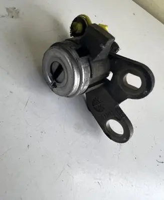 Toyota Yaris Coupe door lock (next to the handle) 