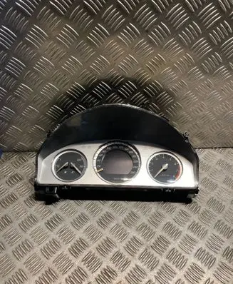 Mercedes-Benz C W204 Speedometer (instrument cluster) 2045402748 A2045402748