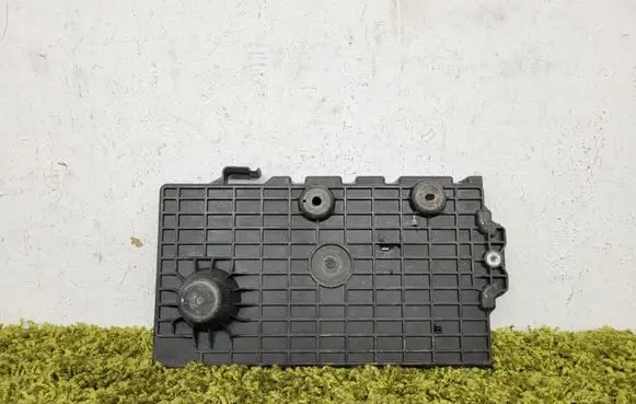 Volvo V40 Battery tray 31301934