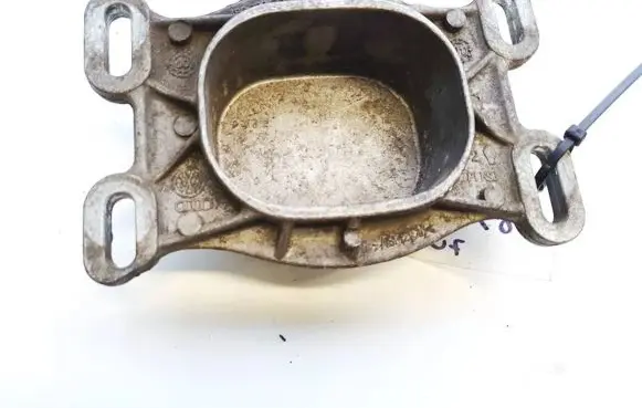 Audi A6 S6 C6 4F Engine mounting bracket 4b0199335l