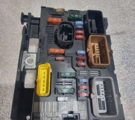 Peugeot 207 BSM Control unit 9661708180 S12176737 BSML1000