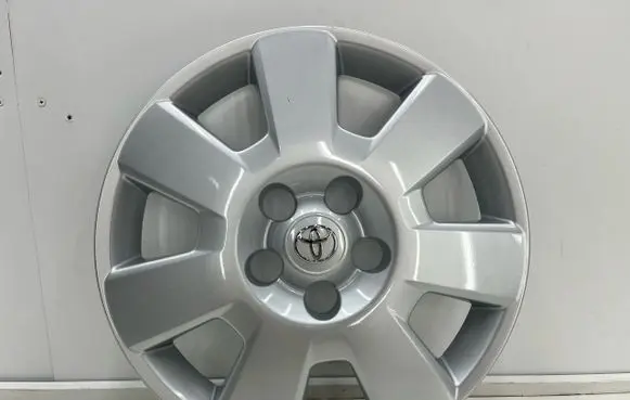 Toyota Avensis T250 R16 wheel hub/cap/trim 426020F010