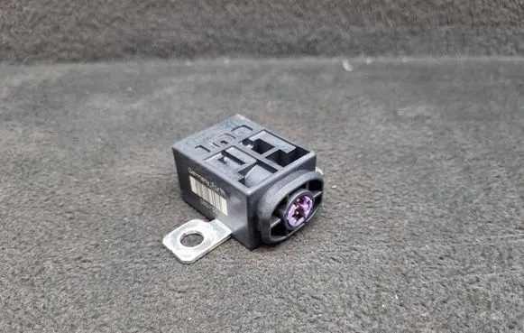 Audi A6 S6 C6 4F Battery relay fuse 4F0915519